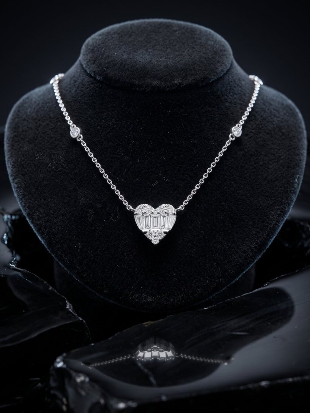 Heart Shape 18K White Gold Diamond Necklace - Picture 5 of 8